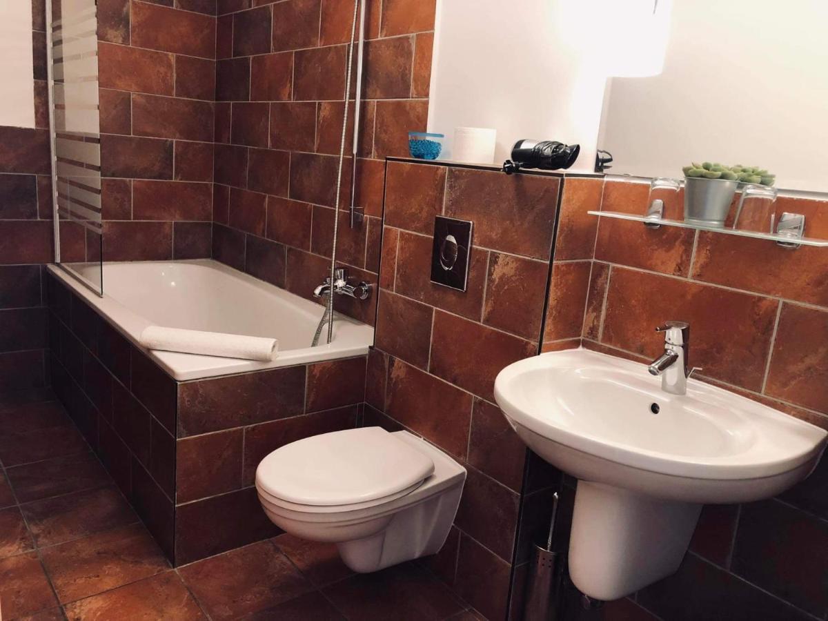 Hotel Atrium Panzio Ostrzyhom Zewnętrze zdjęcie