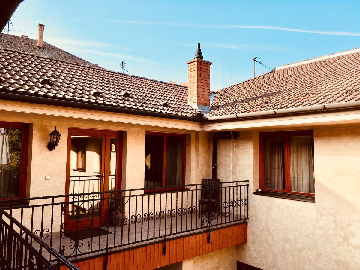 Hotel Atrium Panzio Ostrzyhom Zewnętrze zdjęcie