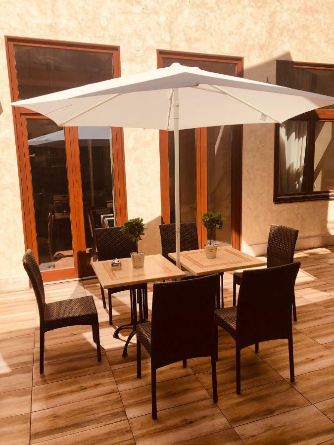 Hotel Atrium Panzio Ostrzyhom Zewnętrze zdjęcie