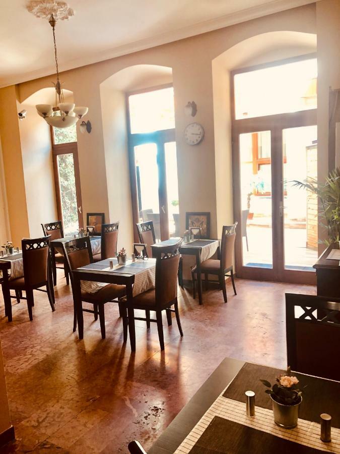 Hotel Atrium Panzio Ostrzyhom Zewnętrze zdjęcie
